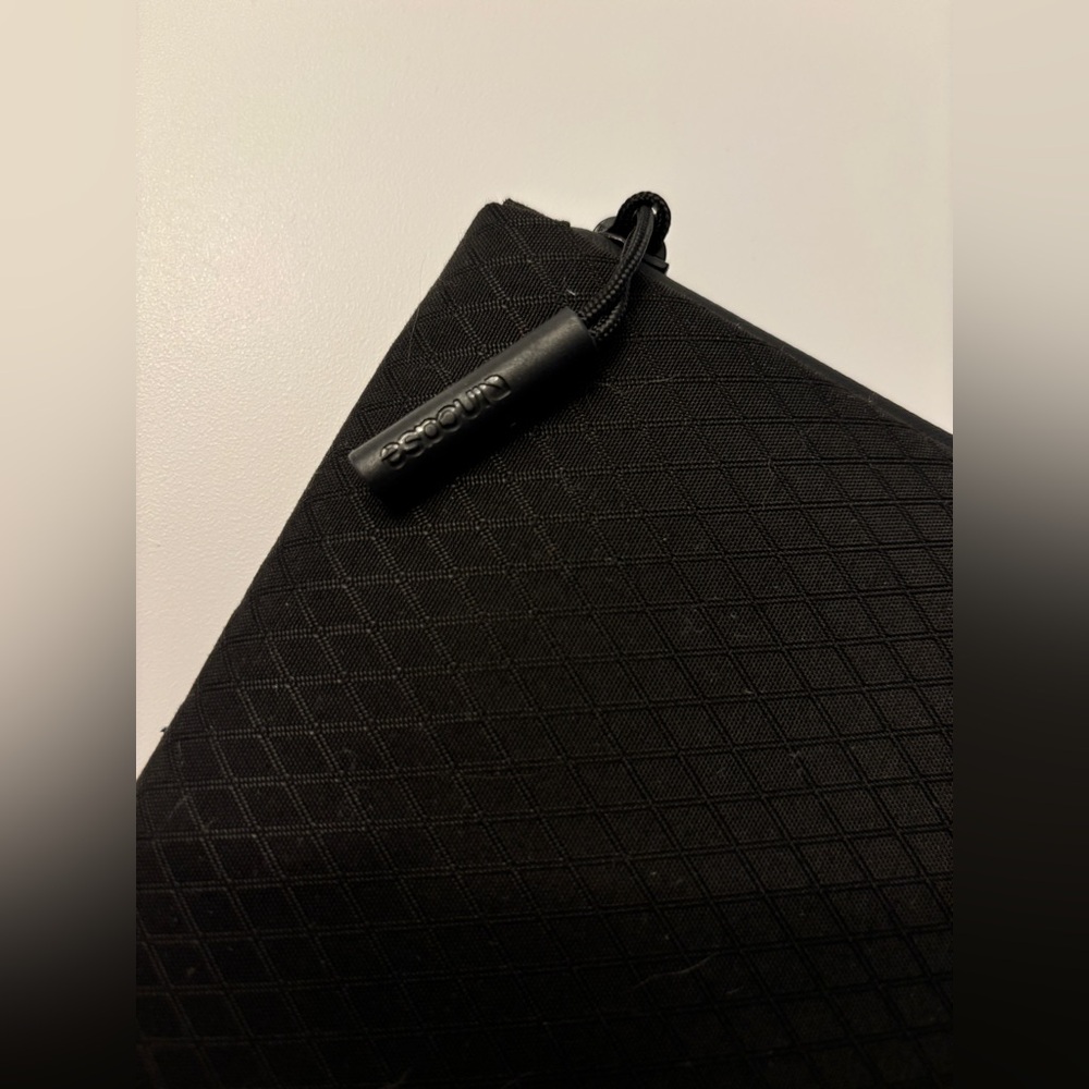 Incase Diamond Ripstop MacBook Sleeve - 13.3” Laptop Protection - Picture 2 of 4